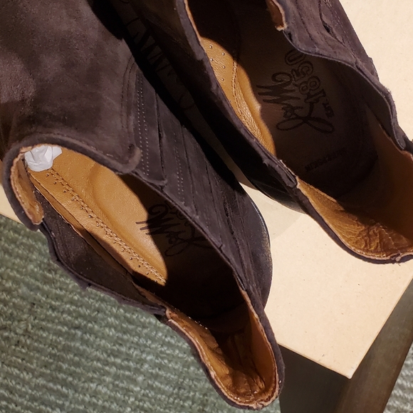 New Johnston & Murphy 1850 Dark Brown Suede Boots - Picture 7 of 12